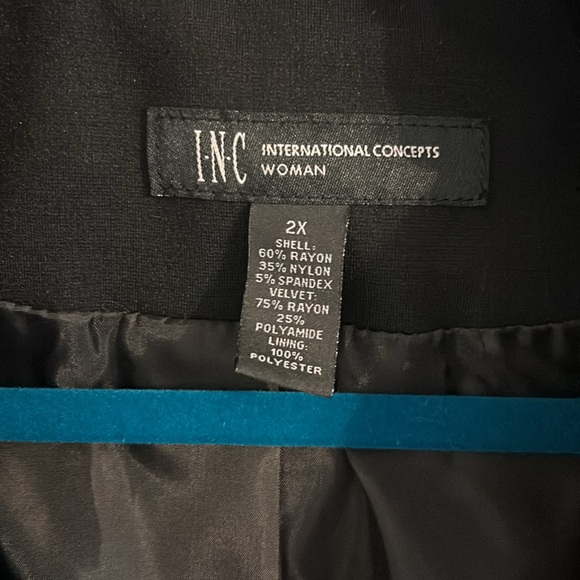 Black vintage coat with velvet trim - Picture 2 of 3